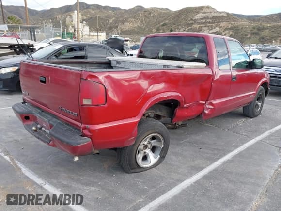 ✅ 2002 Chevrolet S-10 • VIN: 1GCCS19W928137964 • Лот: 41692833. Опубликован ранее на IAAI с пробегом 233 830 миль. Бесплатный доступ к архиву аукционных продаж из США и подробный отчёт об истории автомобиля на DreamBid. Изображение 4.