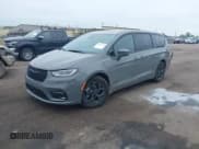 ✅ 2022 Chrysler Pacifica Hybrid Limited • VIN: 2C4RC1S74NR212475 • Лот: 42264228. Опубликован ранее на IAAI с пробегом 48 839 миль. Бесплатный доступ к архиву аукционных продаж из США и подробный отчёт об истории автомобиля на DreamBid. Изображение 2.