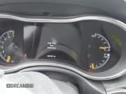 ✅ 2017 Jeep Grand Cherokee Altitude • VIN: 1C4RJEAG2HC957205 • Lot: 38118638. Wystawiony na IAAI z przebiegiem 46 446 mil. Bezpłatny archiwum sprzedaży aukcyjnych z USA i szczegółowy raport historii pojazdu na DreamBid. Zdjęcie 16.