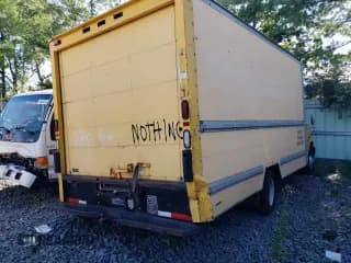 ✅ 2003 GMC Savana Commercial SRW C6Y • VIN: 1GDHG31U931902268 • Lot: 64520103. Wystawiony na Copart z przebiegiem Nie podano. Bezpłatny archiwum sprzedaży aukcyjnych z USA i szczegółowy raport historii pojazdu na DreamBid. Zdjęcie 3.