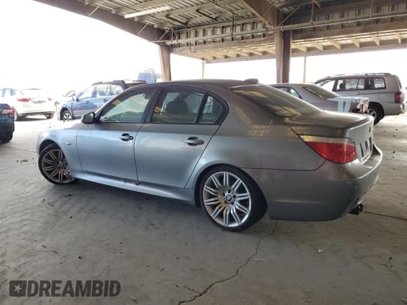 ✅ 2010 BMW 5 Series 550i • VIN: WBANW5C54ACT56876 • Lot: 65780325. Wystawiony na Copart z przebiegiem 121 793 mil. Bezpłatny archiwum sprzedaży aukcyjnych z USA i szczegółowy raport historii pojazdu na DreamBid. Zdjęcie 2.