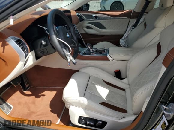 ✅ 2023 BMW M8 Competition • VIN: WBSGV0C09PCL35111 • Lot: 44463754. Wystawiony na Copart z przebiegiem 9 563 mil. Bezpłatny archiwum sprzedaży aukcyjnych z USA i szczegółowy raport historii pojazdu na DreamBid. Zdjęcie 90.