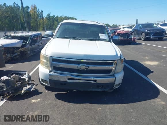 ✅ 2011 Chevrolet Silverado 1500 LTZ • VIN: 3GCPKTE33BG352680 • Lot: 43382370. Listed on IAAI with 196,852 mi. Free auction sales archive from the USA and detailed vehicle history report at DreamBid. Image 13.