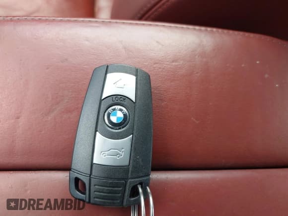 ✅ 2011 BMW M3 • VIN: WBSKG9C59BE645809 • Lot: 43564859. Wystawiony na IAAI z przebiegiem 129 374 mil. Bezpłatny archiwum sprzedaży aukcyjnych z USA i szczegółowy raport historii pojazdu na DreamBid. Zdjęcie 11.