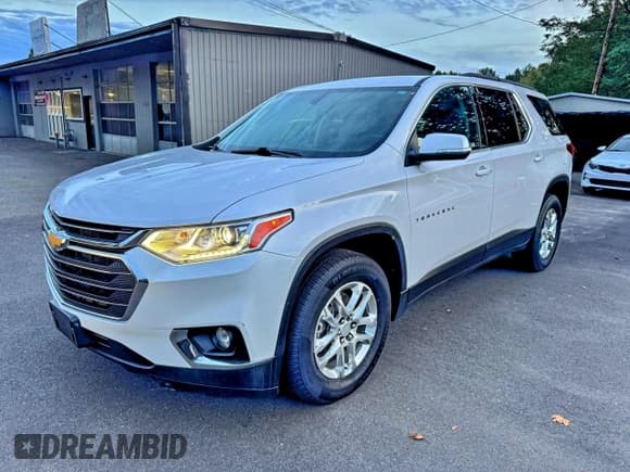 ✅ 2021 Chevrolet Traverse LT Cloth • VIN: 1GNERGKWXMJ233252 • Лот: 95809105. Опубликован ранее на Copart с пробегом 124 379 миль. Бесплатный доступ к архиву аукционных продаж из США и подробный отчёт об истории автомобиля на DreamBid. Изображение 2.