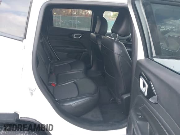 ✅ 2023 Jeep Compass Latitude • VIN: 3C4NJDBN2PT531684 • Lot: 43592365. Wystawiony na IAAI z przebiegiem 19 946 mil. Bezpłatny archiwum sprzedaży aukcyjnych z USA i szczegółowy raport historii pojazdu na DreamBid. Zdjęcie 8.