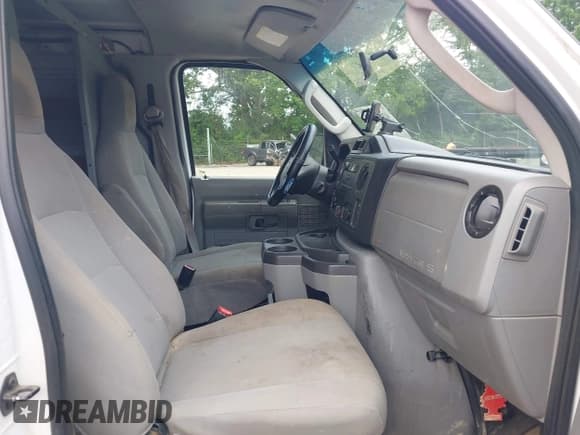 ✅ 2014 Ford Econoline Cargo Commercial • VIN: 1FTNE2EWXEDA19929 • Lot: 42296983. Wystawiony na IAAI z przebiegiem 245 291 mil. Bezpłatny archiwum sprzedaży aukcyjnych z USA i szczegółowy raport historii pojazdu na DreamBid. Zdjęcie 5.