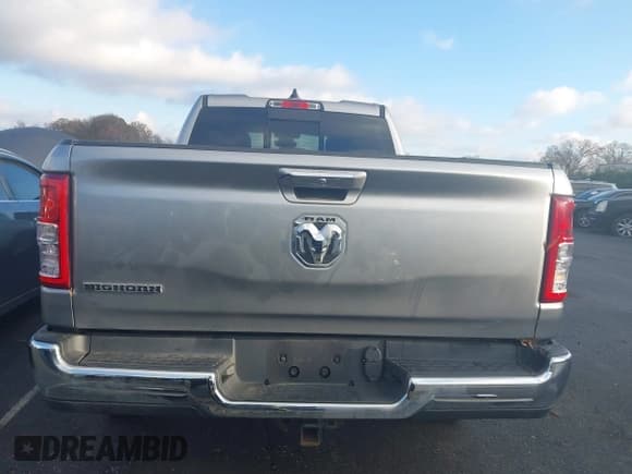 ✅ 2019 Ram 1500 Big Horn • VIN: 1C6RREBG6KN827552 • Lot: 43742580. Wystawiony na IAAI z przebiegiem 178 534 mil. Bezpłatny archiwum sprzedaży aukcyjnych z USA i szczegółowy raport historii pojazdu na DreamBid. Zdjęcie 16.