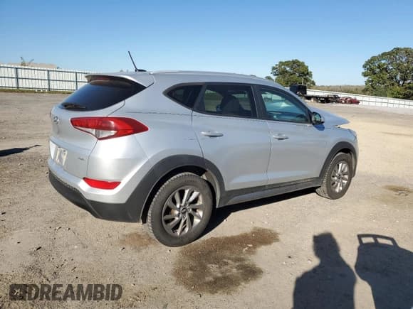 ✅ 2017 Hyundai Tucson SE • VIN: KM8J3CA45HU342395 • Лот: 82367645. Опубликован ранее на Copart с пробегом 128 548 миль. Бесплатный доступ к архиву аукционных продаж из США и подробный отчёт об истории автомобиля на DreamBid. Изображение 3.