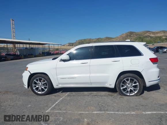 ✅ 2016 Jeep Grand Cherokee • VIN: 1C4RJEJM8GC321506 • Lot: 41969587. Listed on IAAI with 226,072 mi. Free auction sales archive from the USA and detailed vehicle history report at DreamBid. Image 15.