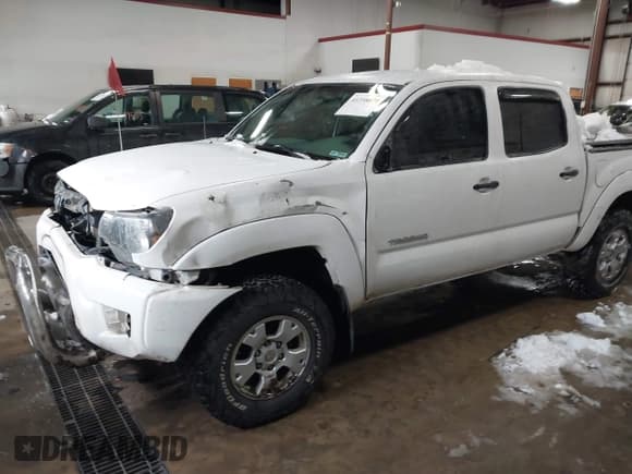 ✅ 2012 Toyota Tacoma • VIN: 3TMLU4EN9CM086455 • Lot: 41398671. Listed on IAAI with 241,138 mi. Free auction sales archive from the USA and detailed vehicle history report at DreamBid. Image 2.