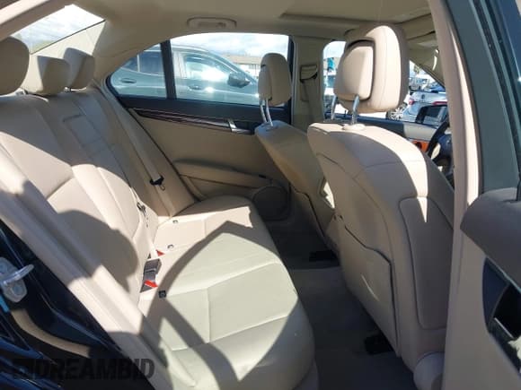 ✅ 2011 Mercedes-Benz C 300 Sport • VIN: WDDGF5EB8BR177257 • Лот: 43715901. Опубликован ранее на IAAI с пробегом 59 231 миль. Бесплатный доступ к архиву аукционных продаж из США и подробный отчёт об истории автомобиля на DreamBid. Изображение 8.