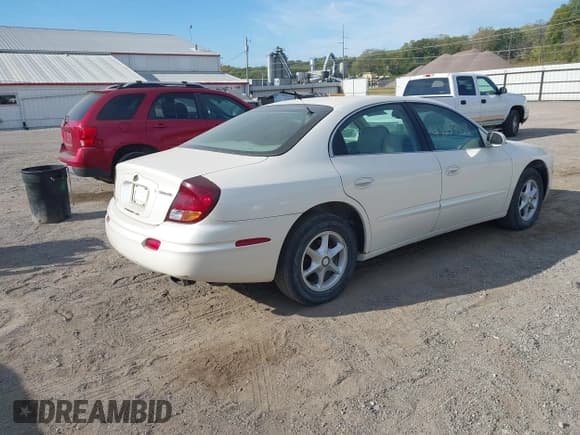 ✅ 2001 Oldsmobile Aurora • VIN: 1G3GR64H414237768 • Лот: 43357438. Опубликован ранее на IAAI с пробегом 115 740 миль. Бесплатный доступ к архиву аукционных продаж из США и подробный отчёт об истории автомобиля на DreamBid. Изображение 4.