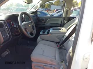 ✅ 2019 Chevrolet Silverado 1500 Custom • VIN: 2GCVKMEC7K1243970 • Lot: 43347102. Wystawiony na IAAI z przebiegiem 79 556 mil. Bezpłatny archiwum sprzedaży aukcyjnych z USA i szczegółowy raport historii pojazdu na DreamBid. Zdjęcie 5.