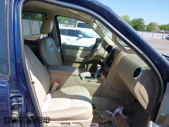 ✅ 2008 Ford Explorer Eddie Bauer • VIN: 1FMEU64E28UA00911 • Lot: 42187858. Wystawiony na IAAI z przebiegiem 187 368 mil. Bezpłatny archiwum sprzedaży aukcyjnych z USA i szczegółowy raport historii pojazdu na DreamBid. Zdjęcie 5.