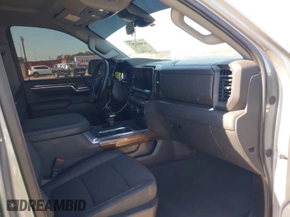 ✅ 2024 Chevrolet Silverado 1500 LT Trail Boss • VIN: 3GCUDFED2RG297186 • Lot: 43601207. Wystawiony na IAAI z przebiegiem 36 274 mil. Bezpłatny archiwum sprzedaży aukcyjnych z USA i szczegółowy raport historii pojazdu na DreamBid. Zdjęcie 5.