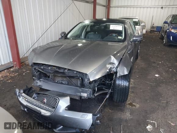 ✅ 2016 Jaguar XJ Portfolio • VIN: SAJWJ2GD7G8W02919 • Lot: 41490211. Listed on IAAI with 170,768 mi. Free auction sales archive from the USA and detailed vehicle history report at DreamBid. Image 6.