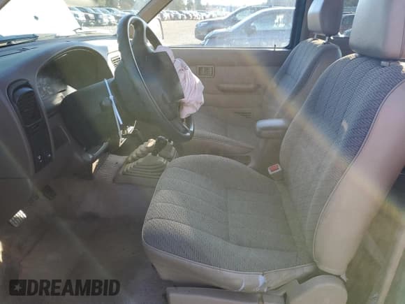 ✅ 1996 Nissan Frontier XE • VIN: 1N6SD16Y9TC338402 • Lot: 45058765. Listed on Copart with 164,295 mi. Free auction sales archive from the USA and detailed vehicle history report at DreamBid. Image 7.