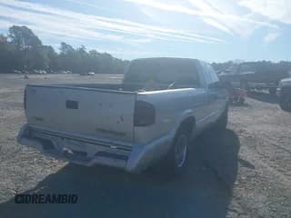 ✅ 1996 Chevrolet S-10 LS • VIN: 1GCCS19X8T8222529 • Лот: 41109057. Опубликован ранее на IAAI с пробегом 416 743 миль. Бесплатный доступ к архиву аукционных продаж из США и подробный отчёт об истории автомобиля на DreamBid. Изображение 4.