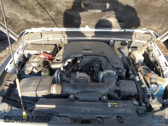 ✅ 2018 Jeep Wrangler Unlimited Sport S • VIN: 1C4HJXDGXJW169411 • Lot: 43741646. Wystawiony na IAAI z przebiegiem 97 530 mil. Bezpłatny archiwum sprzedaży aukcyjnych z USA i szczegółowy raport historii pojazdu na DreamBid. Zdjęcie 10.