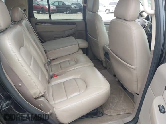 ✅ 2005 Ford Explorer Limited • VIN: 1FMDU75W75UB86983 • Lot: 42418812. Wystawiony na IAAI z przebiegiem 180 032 mil. Bezpłatny archiwum sprzedaży aukcyjnych z USA i szczegółowy raport historii pojazdu na DreamBid. Zdjęcie 8.