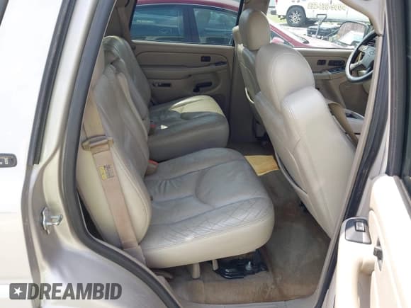 ✅ 2004 Chevrolet Tahoe LS • VIN: 1GNEC13Z04R193675 • Lot: 43256950. Listed on IAAI with 261,481 mi. Free auction sales archive from the USA and detailed vehicle history report at DreamBid. Image 8.