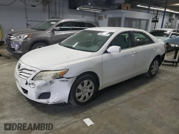 2011 Toyota Camry LE z VIN 4T4BF3EK7BR107286, wystawiony jako Copart lot #85487955 z przebiegiem 162 289 mil mil oraz Czysty tytuł • Clean title. Historia ofert i sprzedaży dostępna na DreamBid. Obrazek 1.