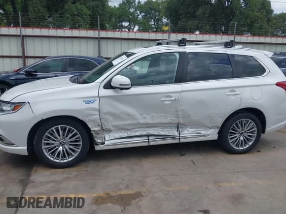 ✅ 2022 Mitsubishi Outlander SEL • VIN: JA4J2VA73NZ055630 • Lot: 42641529. Listed on IAAI with 52,917 mi. Free auction sales archive from the USA and detailed vehicle history report at DreamBid. Image 14.
