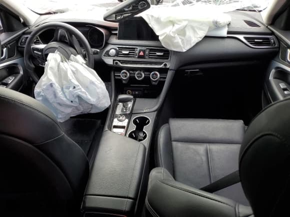 ✅ 2019 Genesis G70 Advanced • VIN: KMTG64LA3KU020510 • Lot: 76745374. Listed on Copart with 52,921 mi. Free auction sales archive from the USA and detailed vehicle history report at DreamBid. Image 8.