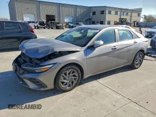 ✅ 2024 Hyundai Elantra SEL • VIN: KMHLM4DG5RU636799 • Lot: 94935685. Wystawiony na Copart z przebiegiem 29 831 mil. Bezpłatny archiwum sprzedaży aukcyjnych z USA i szczegółowy raport historii pojazdu na DreamBid. Zdjęcie 1.