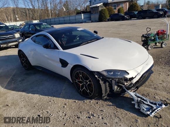 ✅ 2021 Aston Martin Vantage • VIN: SCFSMGAW6MGN05743 • Lot: 46655524. Wystawiony na Copart z przebiegiem 4 759 mil. Bezpłatny archiwum sprzedaży aukcyjnych z USA i szczegółowy raport historii pojazdu na DreamBid. Zdjęcie 4.