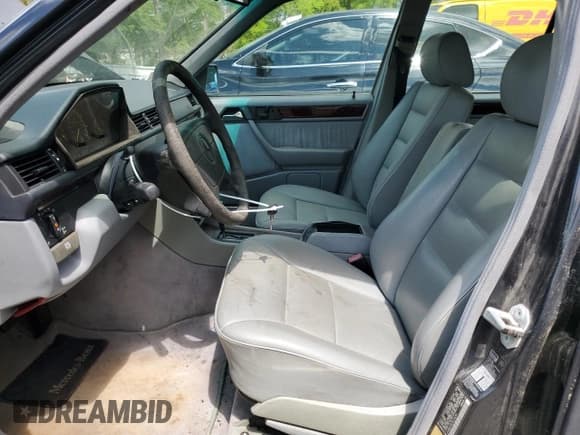 ✅ 1995 Mercedes-Benz E 320 • VIN: WDBEA32E7SC246184 • Лот: 52570185. Опубликован ранее на Copart с пробегом 122 452 миль. Бесплатный доступ к архиву аукционных продаж из США и подробный отчёт об истории автомобиля на DreamBid. Изображение 7.