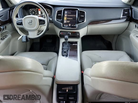 ✅ 2016 Volvo XC90 T6 Momentum • VIN: YV4A22PK9G1033341 • Лот: 93293565. Опубликован ранее на Copart с пробегом 76 229 миль. Бесплатный доступ к архиву аукционных продаж из США и подробный отчёт об истории автомобиля на DreamBid. Изображение 8.