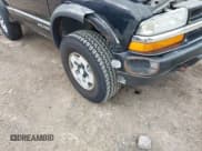 ✅ 2001 Chevrolet Blazer LS • VIN: 1GNCT18W51K220881 • Lot: 42124554. Wystawiony na IAAI z przebiegiem 121 254 mil. Bezpłatny archiwum sprzedaży aukcyjnych z USA i szczegółowy raport historii pojazdu na DreamBid. Zdjęcie 6.