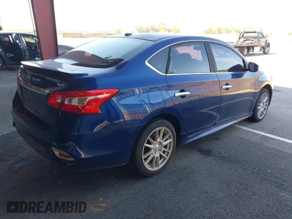 ✅ 2017 Nissan Sentra S • VIN: 3N1AB7AP6HY211808 • Lot: 43402451. Wystawiony na IAAI z przebiegiem 98 800 mil. Bezpłatny archiwum sprzedaży aukcyjnych z USA i szczegółowy raport historii pojazdu na DreamBid. Zdjęcie 4.