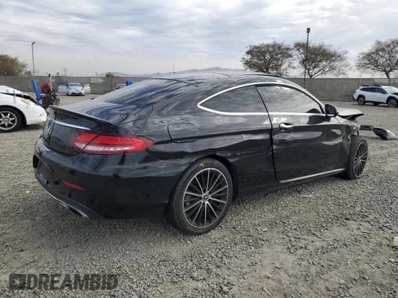 ✅ 2019 Mercedes-Benz C 300 • VIN: WDDWJ8DB4KF924058 • Lot: 47143495. Wystawiony na Copart z przebiegiem 55 268 mil. Bezpłatny archiwum sprzedaży aukcyjnych z USA i szczegółowy raport historii pojazdu na DreamBid. Zdjęcie 3.