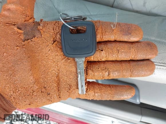 ✅ 2001 Volvo V40 • VIN: YV1VW295X1F632284 • Лот: 42426338. Опубликован ранее на IAAI с пробегом 161 048 миль. Бесплатный доступ к архиву аукционных продаж из США и подробный отчёт об истории автомобиля на DreamBid. Изображение 11.