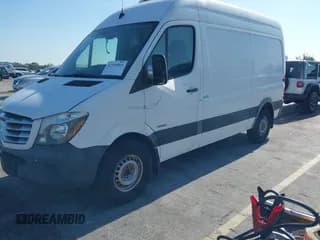 ✅ 2015 Freightliner Sprinter • VIN: WDYPE7CC3F5974747 • Lot: 42324062. Wystawiony na IAAI z przebiegiem 167 709 mil. Bezpłatny archiwum sprzedaży aukcyjnych z USA i szczegółowy raport historii pojazdu na DreamBid. Zdjęcie 2.
