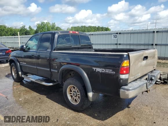 ✅ 2002 Toyota Tundra Limited • VIN: 5TBRT38182S324660 • Lot: 61033445. Listed on Copart with 245,400 mi. Free auction sales archive from the USA and detailed vehicle history report at DreamBid. Image 2.