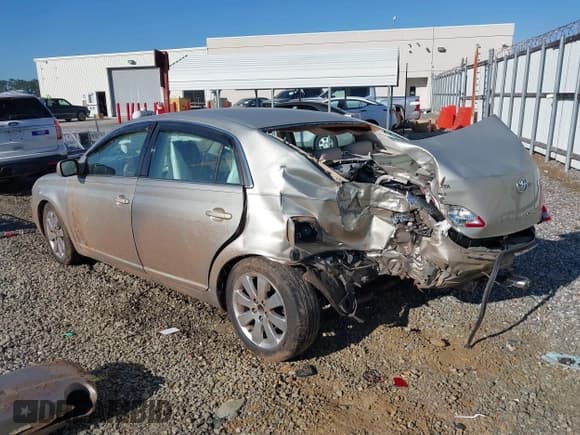 ✅ 2005 Toyota Avalon XLS • VIN: 4T1BK36B45U051526 • Lot: 41680419. Wystawiony na IAAI z przebiegiem 162 366 mil. Bezpłatny archiwum sprzedaży aukcyjnych z USA i szczegółowy raport historii pojazdu na DreamBid. Zdjęcie 3.