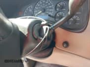 ✅ 2001 Chevrolet Suburban LT • VIN: 3GNEC16T01G230372 • Lot: 43638238. Wystawiony na IAAI z przebiegiem 237 639 mil. Bezpłatny archiwum sprzedaży aukcyjnych z USA i szczegółowy raport historii pojazdu na DreamBid. Zdjęcie 11.