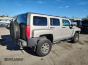 ✅ 2006 Hummer H3 • VIN: 5GTDN136468316691 • Lot: 91431105. Wystawiony na Copart z przebiegiem 137 294 mil. Bezpłatny archiwum sprzedaży aukcyjnych z USA i szczegółowy raport historii pojazdu na DreamBid. Zdjęcie 3.