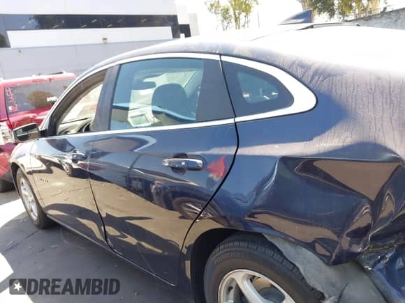 2017 Chevrolet Malibu LS z VIN 1G1ZC5ST9HF236652, wystawiony jako IAAI lot #42666966 z przebiegiem 124 756 mil mil oraz . Historia ofert i sprzedaży dostępna na DreamBid. Obrazek 14.