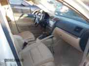 ✅ 2008 Volkswagen Jetta SE • VIN: 3VWRM71K98M103735 • Lot: 43850605. Wystawiony na IAAI z przebiegiem 135 955 mil. Bezpłatny archiwum sprzedaży aukcyjnych z USA i szczegółowy raport historii pojazdu na DreamBid. Zdjęcie 5.