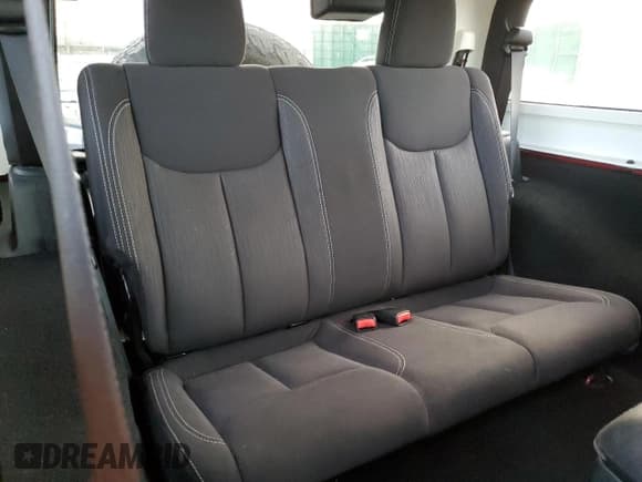 ✅ 2013 Jeep Wrangler Rubicon • VIN: 1C4HJWCG8DL520639 • Lot: 42458815. Wystawiony na Copart z przebiegiem 37 934 mil. Bezpłatny archiwum sprzedaży aukcyjnych z USA i szczegółowy raport historii pojazdu na DreamBid. Zdjęcie 11.