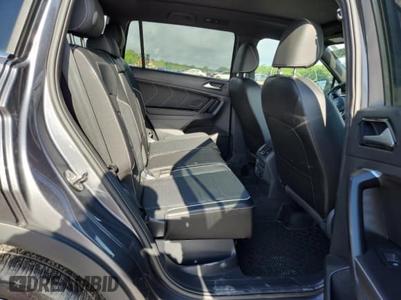 ✅ 2024 Volkswagen Tiguan SEL R-Line • VIN: 3VV4B7AX9RM084122 • Lot: 65477445. Wystawiony na Copart z przebiegiem 10 686 mil. Bezpłatny archiwum sprzedaży aukcyjnych z USA i szczegółowy raport historii pojazdu na DreamBid. Zdjęcie 11.