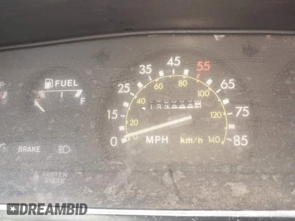 ✅ 1983 Toyota Pickup • VIN: JT4RN44R3D1131044 • Lot: 42883920. Wystawiony na IAAI z przebiegiem 137 999 mil. Bezpłatny archiwum sprzedaży aukcyjnych z USA i szczegółowy raport historii pojazdu na DreamBid. Zdjęcie 7.