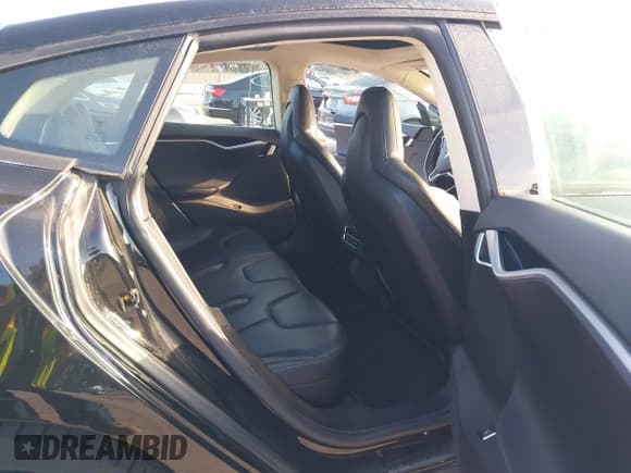 ✅ 2013 Tesla Model S • VIN: 5YJSA1DN7DFP13423 • Lot: 43874538. Wystawiony na IAAI z przebiegiem 105 309 mil. Bezpłatny archiwum sprzedaży aukcyjnych z USA i szczegółowy raport historii pojazdu na DreamBid. Zdjęcie 8.