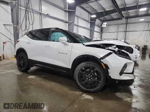 ✅ 2025 Chevrolet Blazer RS • VIN: 3GNKBKRS4SS102455 • Lot: 71527475. Listed on Copart with 4,299 mi. Free auction sales archive from the USA and detailed vehicle history report at DreamBid. Image 4.