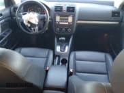 ✅ 2010 Volkswagen Jetta Limited Edition • VIN: 3VWAZ7AJ8AM099270 • Lot: 82546295. Wystawiony na Copart z przebiegiem 95 622 mil. Bezpłatny archiwum sprzedaży aukcyjnych z USA i szczegółowy raport historii pojazdu na DreamBid. Zdjęcie 8.